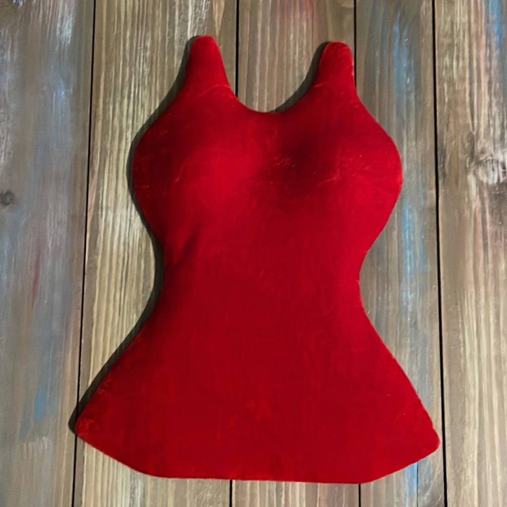 Elegant Red Velvet Women's Necklace Display